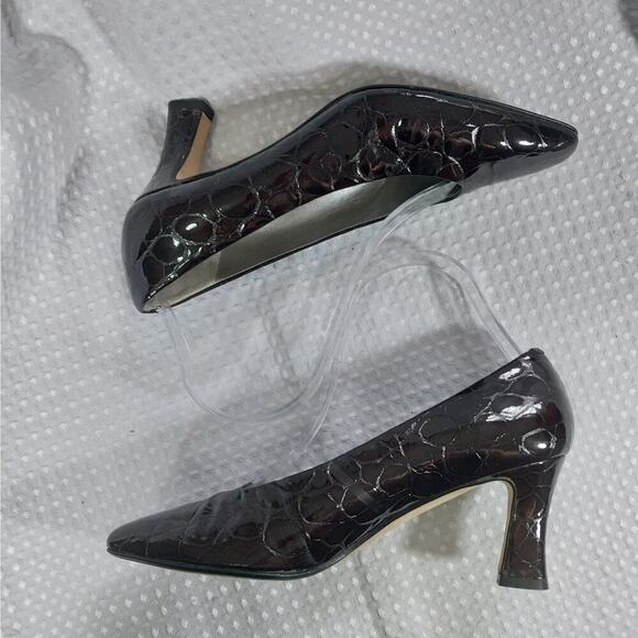 AMALFI! BROWN CROCODILE IMPRINT PATENT LEATHER NIP TOE HEELS, PUMPS! SZ 7AA - Picture 7 of 10
